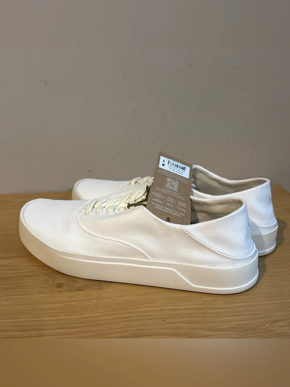 Olukai Tradewind Canvas Casual Sneakers Shoes Off White Men’s 9 NEW